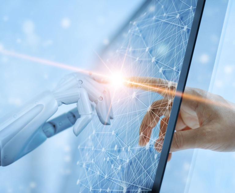 České firmy se AI nebojí. Ani malé a střední